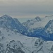 Zoom: Das Wettersteingebirge von der Leutascher Dreitorspitze bis zur Zugspitze.