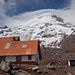 Chimborazo mit Carrelhütte und Whymperhütte (klein). Links El Castilo.