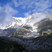 Blick auf die gewaltige Monte Rosa Ostwand. Im Vordergrund der surgende Belvedere-Gletscher.