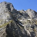 Aussicht beim P.1890m auf den Rund (2267m).<br /><br />- Rechts ist meine Aufstiegsroute, den Walengrat (T6+ / WS+; Fels III).<br /><br />- Frontal ist die Nordkante (S; Fels IV+; teils brüchig).<br /><br />- Links ist die Ostwand (SS, Fels VI-; 15 Seillängen).