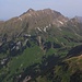 Aussicht vom Rund (2267m) auf Brisen (2404,1m) und Hoh Brisen (2413m).