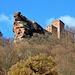 Burg Trifels auf knapp 500 Meter hoch gelegenem Bundsandsteinfelsen