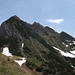 Ein Blick vom Sunntigkopf zurück zum Gipfelkreuz des Itonskopf