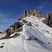 Aussicht von der Ruosalper Chulm zu den Läged Windgällen. Die Wegspur auf dem Grat ist unter dem Schnee noch gut zu erkennen.