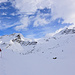 Auf dem Weg zum Bretihorn rechts. Das Wetter scheint sich noch zu unseren Gunsten zu entwickeln...