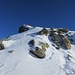Der Aufstieg vom Skidepot auf den Gipfelgrat.