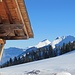 ... während die andern bei der Hütte verweilen ...