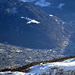 Tiefblick auf die über 2000 m tiefer gelegene Alpenstadt Chur