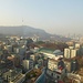 der Namsan mit dem N Seoul Tower, aufgenommen am Vortag aus dem Hotelzimmer