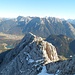 Blick zu Unteren Wettersteinspitze und ins Karwendel