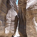 Felsschlucht Siq, welche zur Felsenstadt Petra führt