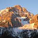 ..... um den Sonnenaufgang zu erleben: in aller Pracht erstrahlen die Ostwände der zentralen Brentagruppe mit dem Monte Daino (2685 m) .....