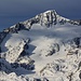 Aussicht vom Gemsstock (2961m) im Zoom auf den wunderschönen Galenstock (3586m) über dem Tiefengletscher. Der Berg war eine meiner schönsten Skitouren, allerdings liegt die Besteigung schon einige Jahre zurück.