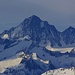 Aussicht vom Gemsstock (2961m) im Zoom auf den höchsten Berner Berg, dem Finsteraarhorn (4273,9m).