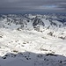 Gipfelaussicht vom Pizzo Centrale (2999,3m) nach Nordosten über die zahlreichen Berge der Surselva. Entgegen der Schönwetter-Wetterprognose für Graubünden, wie man deutlich erkennen kann, war es am Nachmittag in Graubünden eher stark bewölkt.