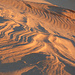 Letztes Abendlicht über den Sandstrukturen