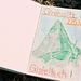 Schön gestaltetes und würdiges Gipfelbuch. Ein Dankeschön an dieser Stelle an [u Delta] und [u Maveric], die das Buch auf dem Gipfel installiert haben. In der Zwischenzeit wurde Deltas [http://www.hikr.org/gallery/photo1180119.html?post_id=68335#1 Aufruf] rege Folge geleistet. Mit meiner Wenigkeit sind seit dem 4. August 7 Gruppen/Personen hingegangen und haben sich eingetragen. Es hat aber noch viele Leere Seiten. Darum schnüret die Wanderschuhe und machet euch auf! 