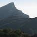 Blick vom Mirador del Morro de Lino (Mirador de Masca) zum Alto de las Cabezadas de Guergue hinter dem sich die Tierras de Guergue befinden.