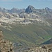 Gipfelschau vom Piz Timun: Piz d'Err, Piz Calderas, Piz d'Agnel, der wuchtige Piz Platta und Piz Julier, knapp erkennbar das Berninamassiv