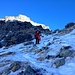Abstieg von der Wildseeluggen. Mit Schneeschuhen gut machbar; Skifahrer müssen hier die Skier kurz tragen.