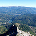 lungo la salita,uno sguardo indietro verso la cima della Mirandola,il lago di Gramolazzo e sullo sfondo il monte Cusna...