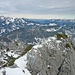 Gipfelblick von den Ruchenköpfen zum Wendelstein und in die Chiemgauer Alpen. Ganz hinten der Chiemsee.