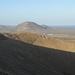 Blick über den Krater zur Montana Tinamala