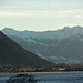 Schau über Eben in die Kitzbüheler Alpen. Man ahnt schon, es wird windig...!