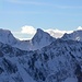 Den Gipfel rechts im Hintergrund würde ich gerne mal mit Schneeschuhen besuchen.<br />v.l.n.r.: Brisi, Frümsel, Selun