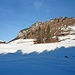 Von der Kallbrunnalm schaut man zum schneefreien Hochkranz.