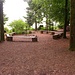 Picknickplatz im Wald westlich vom Rüttihubelbad. Holz ist auch da. 