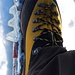 Auch bei der Silvretta 404 kann man Harscheisen und Skistopper kombinieren. Und man kann auch mit Bergschuhen Skifahren.