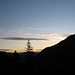 Kurz vor der Kuhalm kündigt sich der Sonnenaufgang an; rechts oben die Notkarspitze.