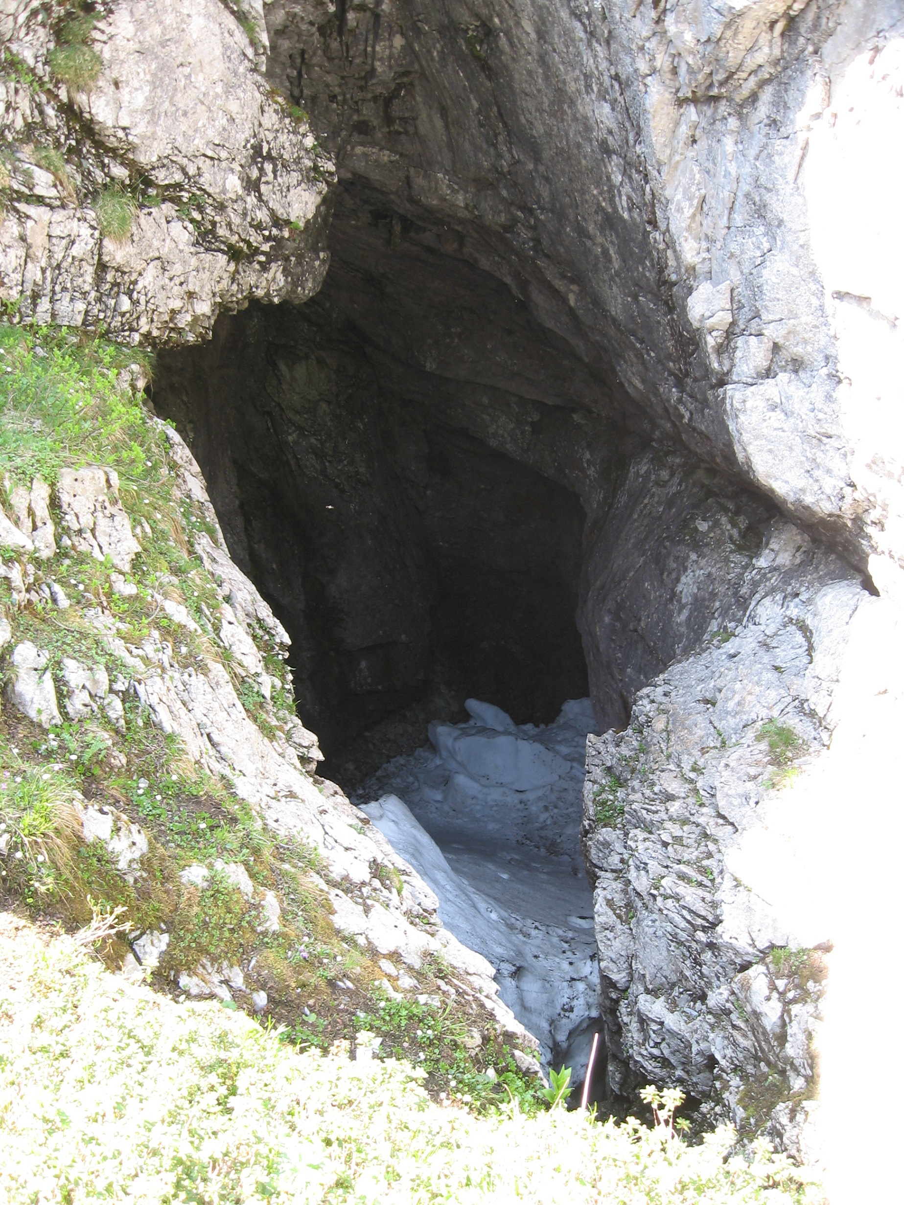 Ein tiefes Loch am Schibenstoll Fotos
