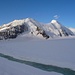 Gletscherbach auf dem Konkordiaplatz mit Dreieckhorn 3810m und Aletschhorn 4193m