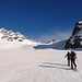 über den Jungfraufirn Richtung Jungfraujoch 3471m (Bildmitte), links die Jungfrau 4158m (hinten) und das Rottalhorn 3969m