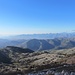 Mittig die Ebene von Fondi, dahinter das Lepini-Gebirge. Links die Halbinsel San Felice Circeo und die Küstenabschnitte von Terracina und Sperlonga