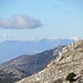 Durchblick zu angezuckerten Bergen jenseits des Liri-Tales ([http://www.hikr.org/tour/post73737.html Monte Cairo]?)