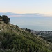Formia und im Hintergrund die Insel Ischia