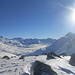 Salendo, primi splendidi sguardi sulla zona del Pass Bernina con il lago ormai ricoperto dalla neve.