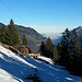 Unter Zingel Alp mit Hütte, und Nebel im Unterland