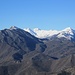 Monte Galero con la spruzzata di neve e le montagne innevata del Marguareis e Mongioie