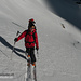 [u Alpinist] übernimmt die Rolle des Pathfinders und spurt den den noch jungfräulichen Hang über den Rossfirn hoch.