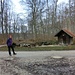 die komplexe Kreuzung mit Hütte und Feuerstelle