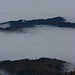 Aussicht vom Blauen (1164,7m): 

Der Lausberg (689,4m) ragt wie eine Insel aus dem Nebel.