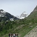L'inizio della strada poderale. Sullo sfondo la Granta Parey (3387 m), bellissima cima delle Alpi Graie.