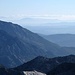 Aussicht vom Gipfel Richtung S. Am Horizont gut zu sehen: Das Rif-Gebirge in Afrika in weit ueber 100km Entfernung, mit Jebel Moussa (842m) ueber der Strasse von Gibraltar, und Jebel Kelti (1912m) bei Tetouan.