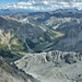 Ausblick vom Piz Murtaröl in das obere Val Mora, der bräunliche Berg linkerhand ist der Piz Turettas
