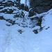 Felsdurchschlupf des Wasserlaufs ("Schlüsselstelle") am Ende des Abstiegs.