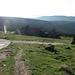 Die Baude Hala Szrenicka (1200 m) - dahinter der polnische Isergebirgskamm